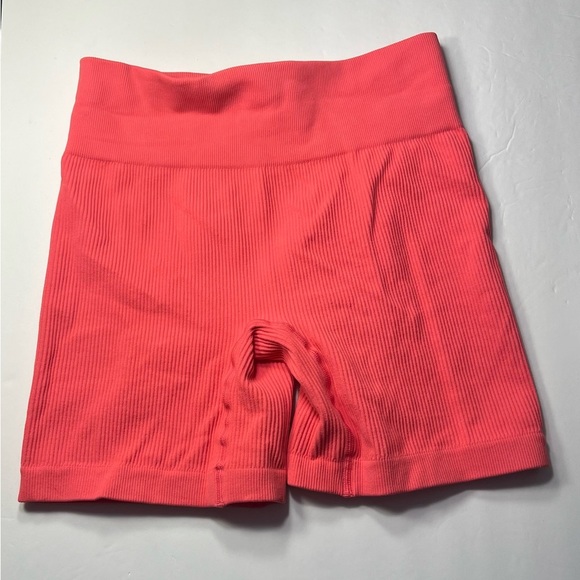 Viral TikTok Style Hot Pink Workout Set – One Shoulder Bra + Biker Shorts (L) - Picture 10 of 15